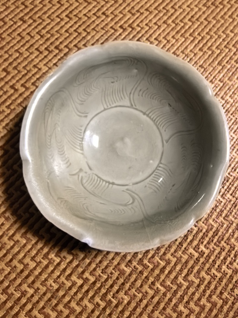 古玩陶瓷青釉刻花葵口碗真品鑒賞圖