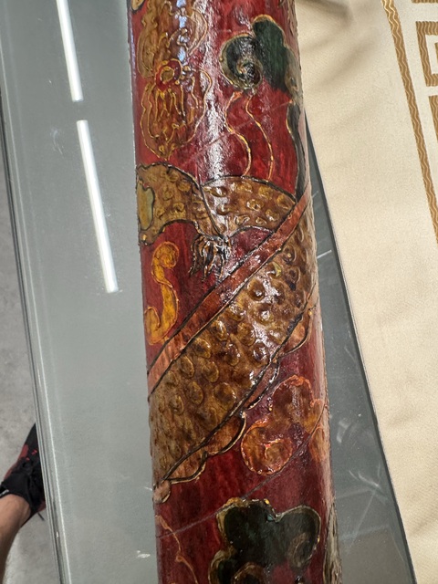 古玩雜項近代制作描云龍紋金漆畫筒真品鑒賞圖