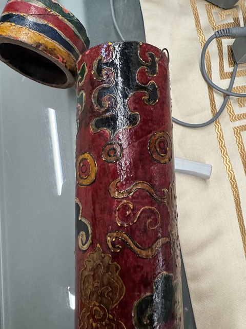 古玩雜項近代制作描云龍紋金漆畫筒真品鑒賞圖