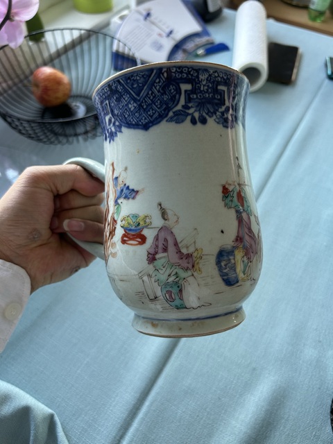 古玩陶瓷清乾隆青花廣彩執杯真品鑒賞圖
