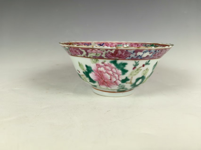 古玩陶瓷晚清民國牡丹鳳凰花卉紋粉彩花口碗真品鑒賞圖