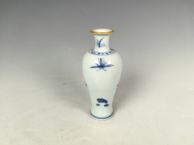 古玩陶瓷清早花卉紋青花小觀音瓶真品鑒賞圖