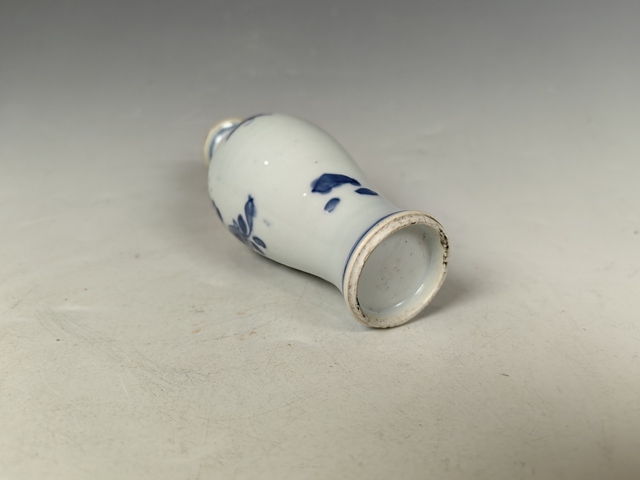 古玩陶瓷清早花卉紋青花小觀音瓶真品鑒賞圖