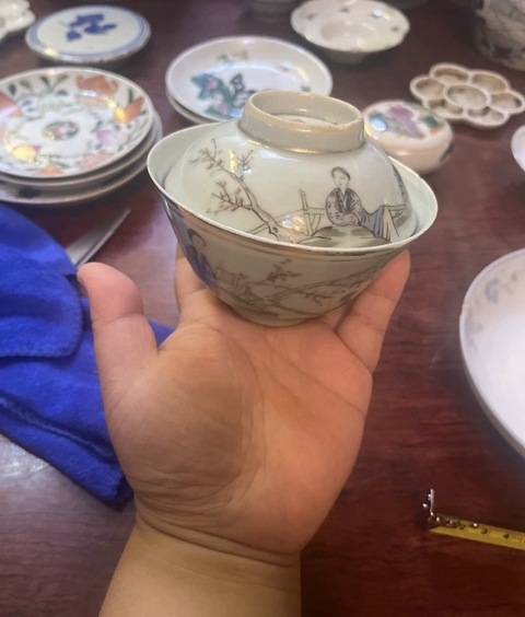 古玩陶瓷余遠生款仕女紋粉彩蓋杯真品鑒賞圖