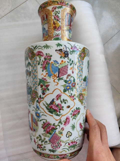 古玩陶瓷人物花鳥蝶紋廣彩瓶真品鑒賞圖