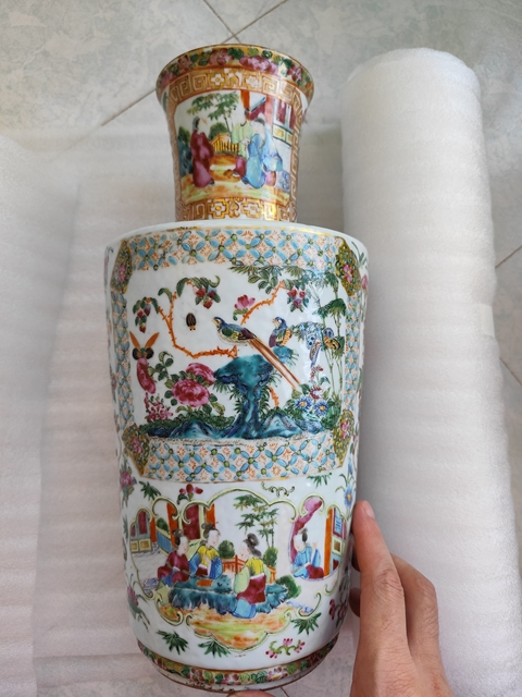 古玩陶瓷人物花鳥蝶紋廣彩瓶真品鑒賞圖