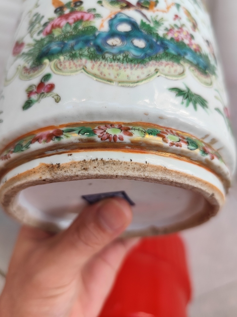 古玩陶瓷人物花鳥蝶紋廣彩瓶真品鑒賞圖