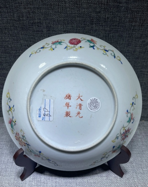 古玩陶瓷龍紋粉彩盤真品鑒賞圖