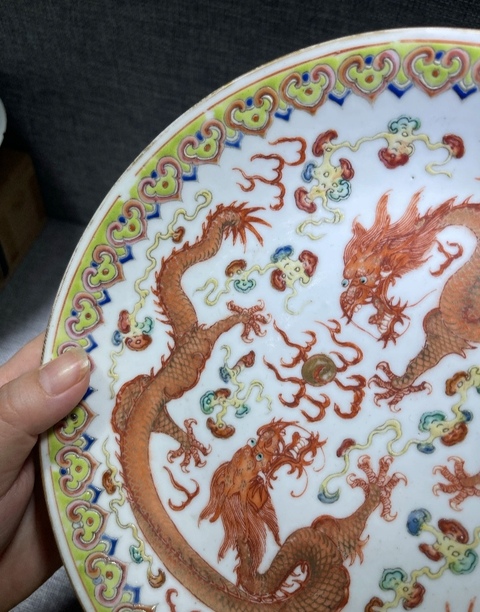古玩陶瓷龍紋粉彩盤真品鑒賞圖