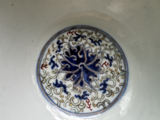 古玩陶瓷清光緒 青花五彩纏枝蓮紋碗真品鑒賞圖