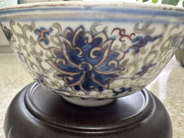 古玩陶瓷清光緒 青花五彩纏枝蓮紋碗真品鑒賞圖
