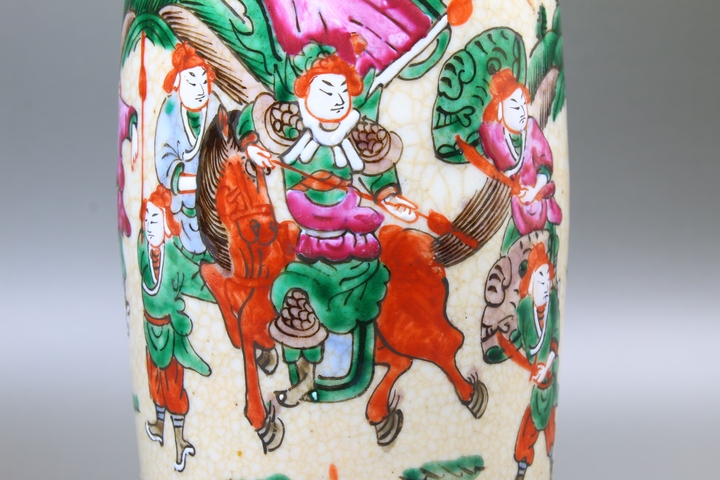 古玩陶瓷清晚期·哥釉五彩刀馬人物故事紋雙獅耳撇口瓶拍賣(mài)，當(dāng)前價(jià)格673元