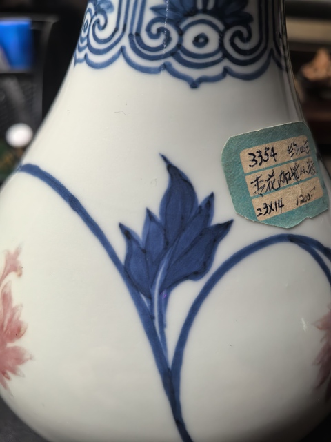 古玩陶瓷青花加紫花卉紋撇口瓶真品鑒賞圖