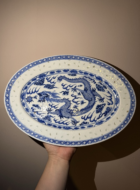 古玩陶瓷民窯精品·青花趕珠龍紋玲瓏折沿盤拍賣，當前價格3500元