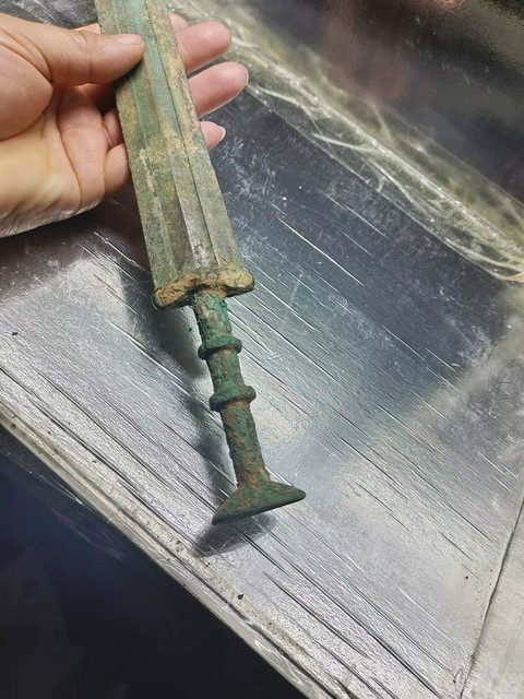 古玩銅器銅劍真品鑒賞圖