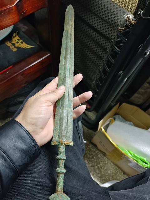 古玩銅器銅劍真品鑒賞圖