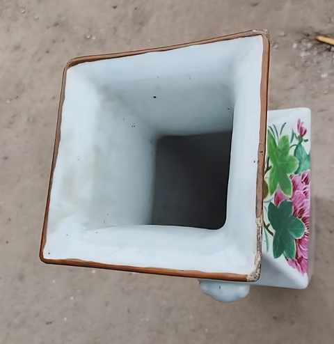 古玩陶瓷花卉紋雙鋪首瓶真品鑒賞圖