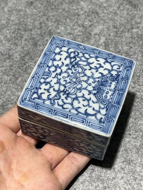 古玩陶瓷青花淡描福在眼前紋四方印盒真品鑒賞圖