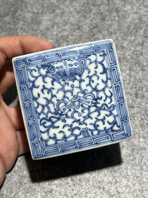 古玩陶瓷青花淡描福在眼前紋四方印盒真品鑒賞圖