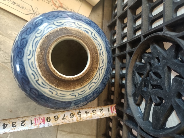 古玩陶瓷纏枝花囍字紋青花罐真品鑒賞圖