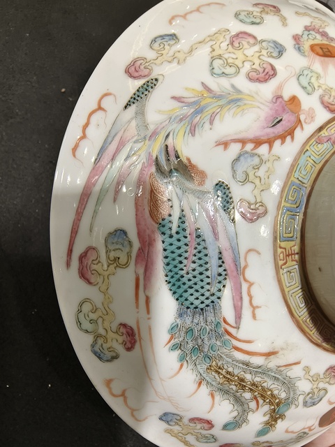 古玩陶瓷龍鳳紋粉彩盤真品鑒賞圖