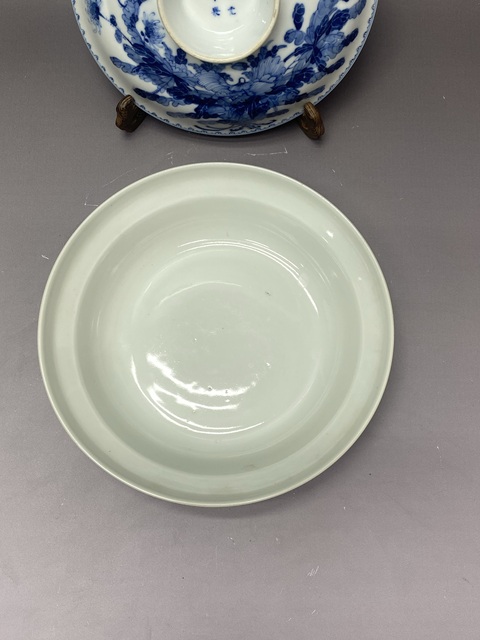古玩陶瓷花卉紋青花蓋盤真品鑒賞圖