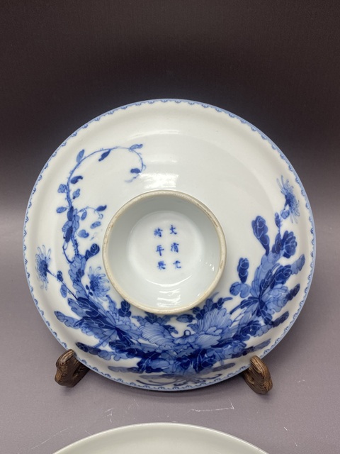 古玩陶瓷花卉紋青花蓋盤真品鑒賞圖