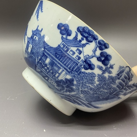 古玩陶瓷清乾隆·細路樓臺亭閣山水紋青花碗拍賣，當前價格3800元