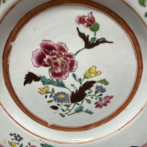 古玩陶瓷花卉紋粉彩盤真品鑒賞圖