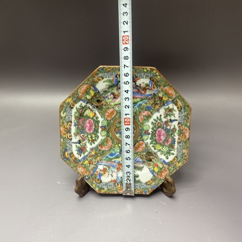 古玩陶瓷清晚期·人物花鳥蝶紋·八方廣彩盤拍賣，當前價格269元