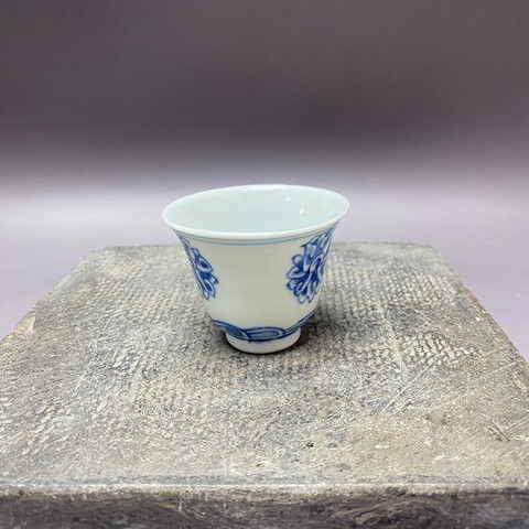 古玩陶瓷花卉紋青花杯真品鑒賞圖