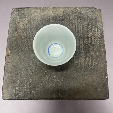 古玩陶瓷花卉紋青花杯真品鑒賞圖
