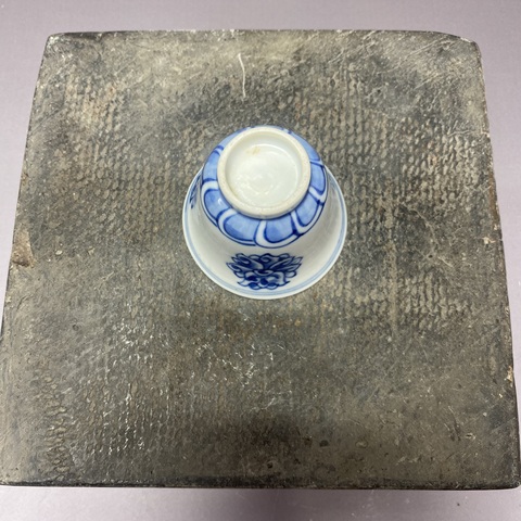 古玩陶瓷花卉紋青花杯真品鑒賞圖