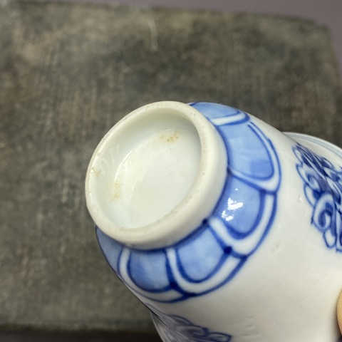 古玩陶瓷花卉紋青花杯真品鑒賞圖