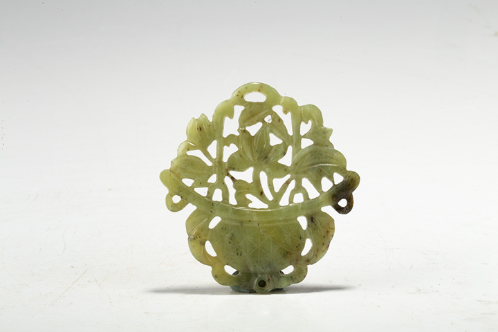 古玩玉器民國·青玉雕花籃佩
真品鑒賞圖