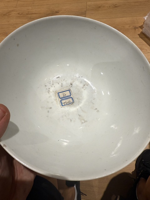 古玩陶瓷紅釉碗真品鑒賞圖