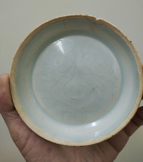 古玩陶瓷青白釉刻花花卉紋芒口盤真品鑒賞圖