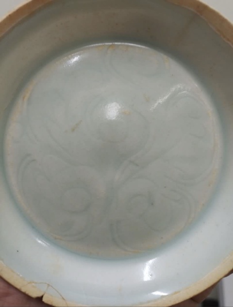 古玩陶瓷青白釉刻花花卉紋芒口盤真品鑒賞圖