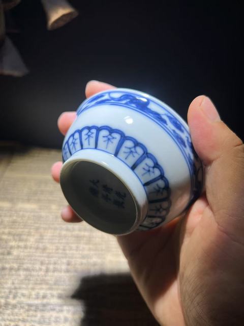 古玩陶瓷龍鶴紋青花碟真品鑒賞圖