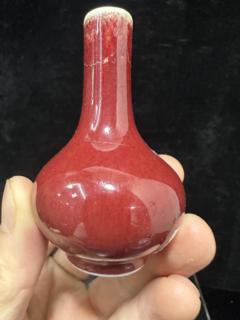 古玩陶瓷紅釉瓶真品鑒賞圖