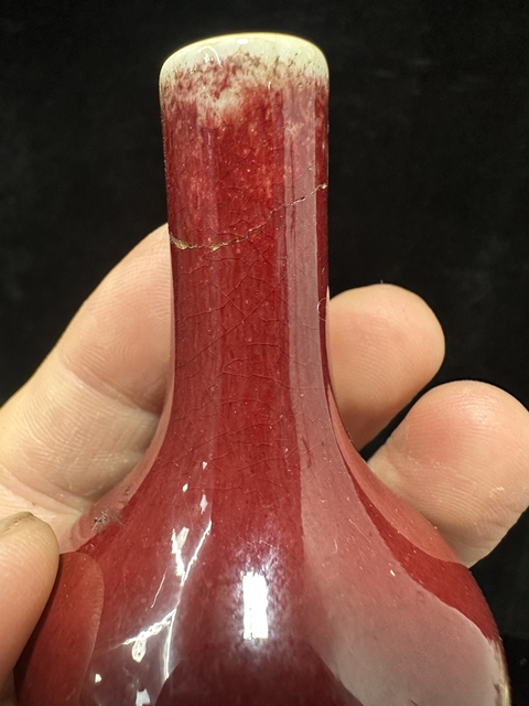 古玩陶瓷紅釉瓶真品鑒賞圖