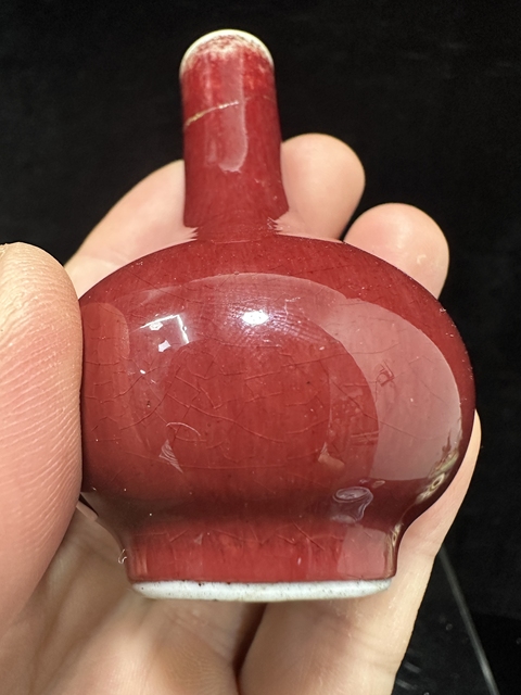 古玩陶瓷紅釉瓶真品鑒賞圖