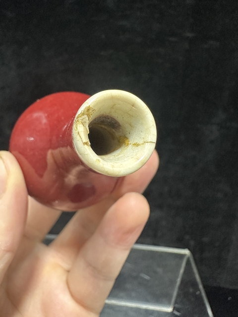 古玩陶瓷紅釉瓶真品鑒賞圖