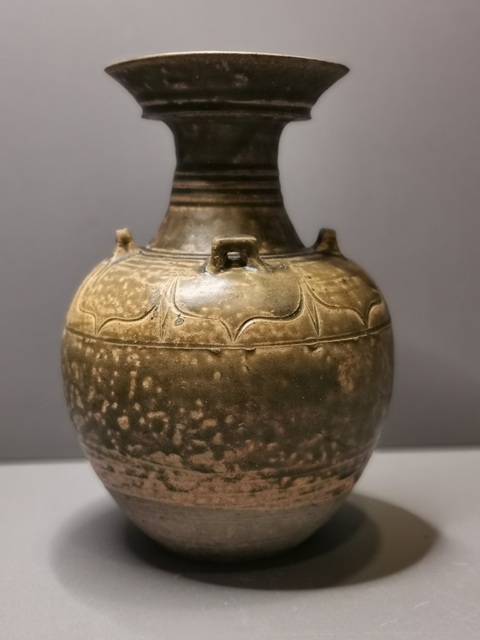 古玩陶瓷南朝越窯系青釉盤口瓶拍賣，當(dāng)前價(jià)格80000元