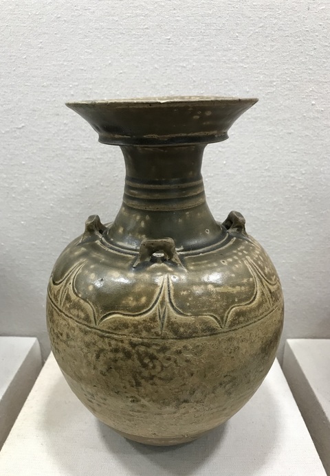 古玩陶瓷南朝越窯系青釉盤口瓶拍賣，當(dāng)前價(jià)格80000元