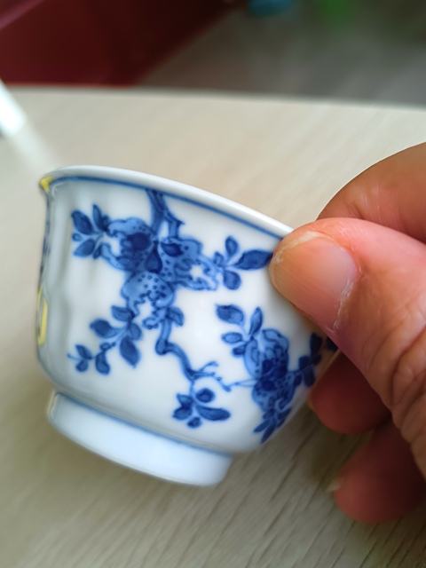 古玩陶瓷青花花卉紋瓜棱杯真品鑒賞圖
