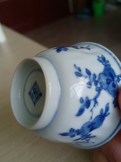 古玩陶瓷青花花卉紋瓜棱杯真品鑒賞圖