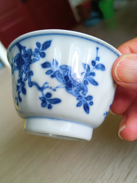 古玩陶瓷青花花卉紋瓜棱杯真品鑒賞圖