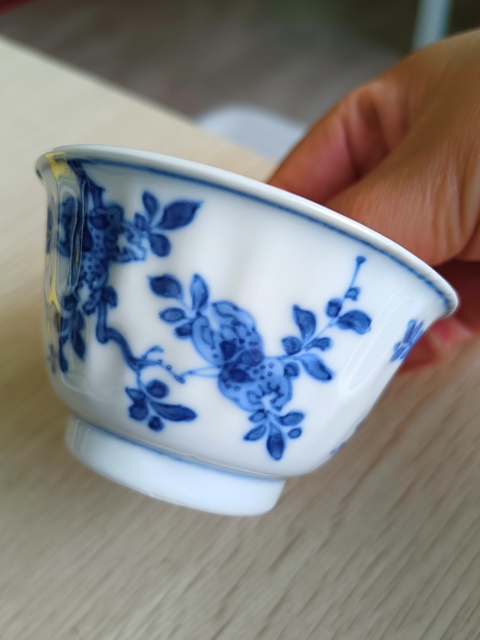 古玩陶瓷青花花卉紋瓜棱杯真品鑒賞圖