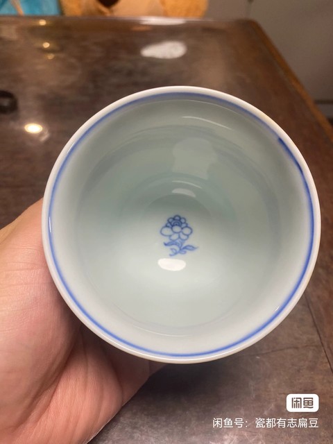 古玩陶瓷花卉紋青花杯真品鑒賞圖